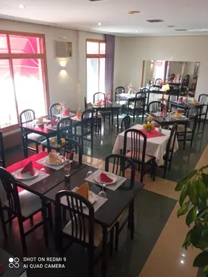 Un restaurante o sitio para comer en LAS GLORIAS