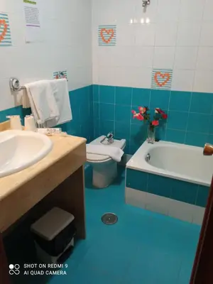 Un baño de LAS GLORIAS