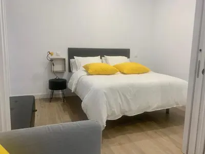 Cama o camas de una habitación en Puerta de Caceres Apartamento 5 Callejón De Don Álvaro