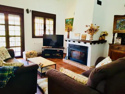 Una televisión o centro de entretenimiento en Finca Axarquía de Gredos