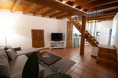 Una televisión o centro de entretenimiento en El Postigo