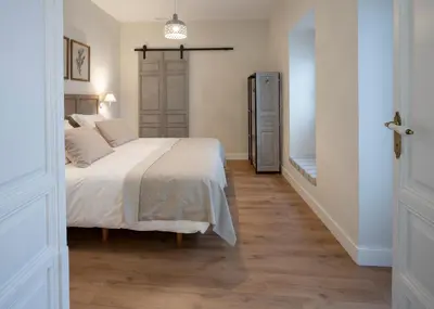 Cama o camas de una habitación en Apartamentos Petronila 1881
