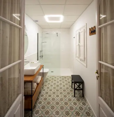 Un baño de Apartamentos Petronila 1881