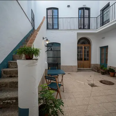 Un balcón o terraza de Apartamentos Petronila 1881