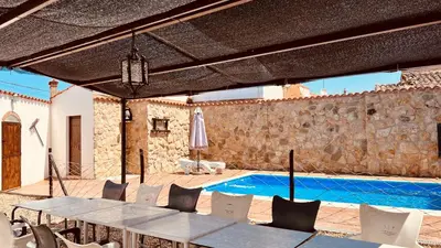 Piscina en o cerca de Casa Rural Piedras de Benquerencia