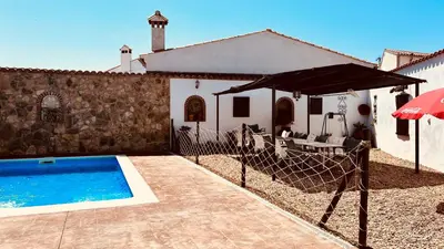 Piscina en o cerca de Casa Rural Piedras de Benquerencia