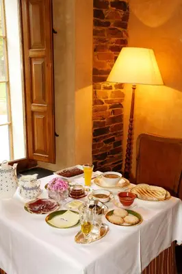 Comida en o cerca de este hotel