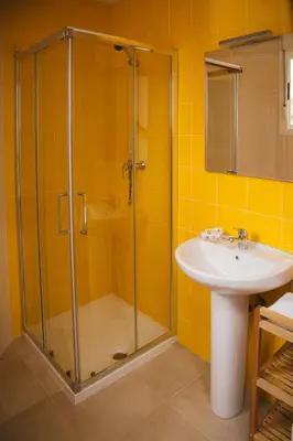 Un baño de LA CASITA DE BAUTISTA 2 llaves montanchez -caceres