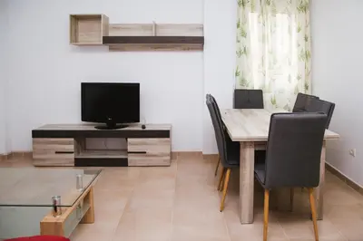 Una televisión o centro de entretenimiento en LA CASITA DE BAUTISTA 2 llaves montanchez -caceres