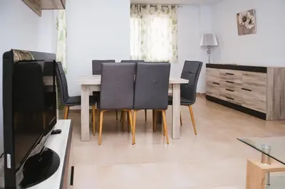 Una televisión o centro de entretenimiento en LA CASITA DE BAUTISTA 2 llaves montanchez -caceres