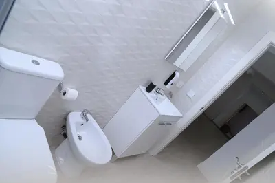 Un baño de Piso Plaza Mercado 2,3