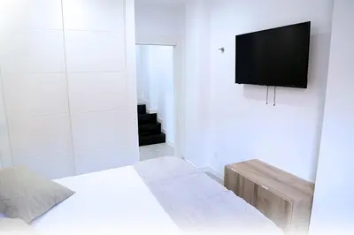 Una televisión o centro de entretenimiento en Piso Plaza Mercado 2,3
