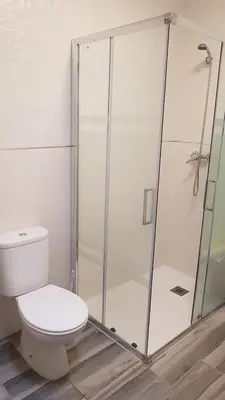Un baño de Apartamentos Las Huertas