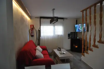 Una televisión o centro de entretenimiento en El Arroyo