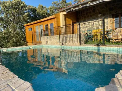 Piscina en o cerca de Vuelos de Montaña l