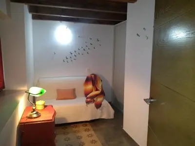 Cama o camas de una habitación en La Plazuela del Tiétar, diseño y descanso en Gredos sur