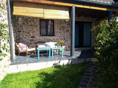 Jardín al aire libre en La Plazuela del Tiétar, diseño y descanso en Gredos sur
