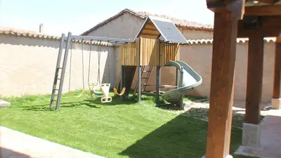 Zona de juegos infantil en La Centenaria de Alaraz