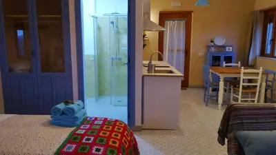 Una cocina o zona de cocina en Apartamentos bioclimáticos El Mirlo Azul