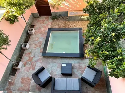 Un patio o zona al aire libre en CERES Home Parking Gratis
