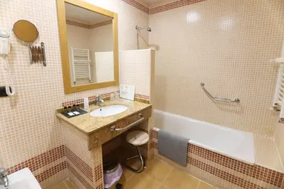 Un baño de Hospedium Hotel Doña Mafalda de Castilla