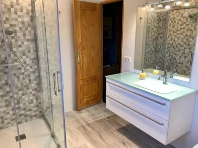 Un baño de Casa en el corazón de Gredos, amplia y agradable.