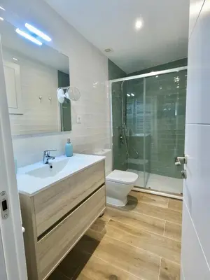 Un baño de VUT REAL DE ARRIBA
