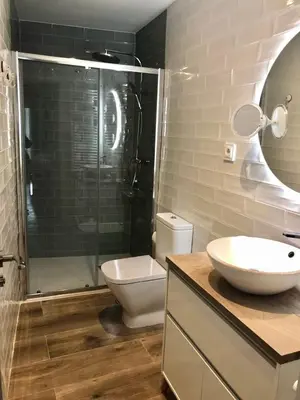 Un baño de VUT REAL DE ARRIBA