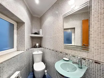 Un baño de VUT Plaza del Santo