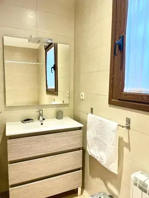 Un baño de La casa de las Flores de El Hornillo