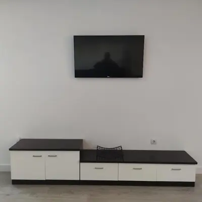 Una televisión o centro de entretenimiento en Apartamentos NayDa studio 6