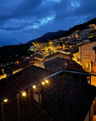 Vista general de una montaña o vista desde la casa o chalet