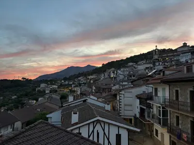 Vista general de una montaña o vista desde la casa o chalet