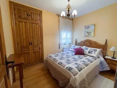 Cama o camas de una habitación en La Nava de Gredos acogedor piso con vistas
