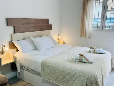 Cama o camas de una habitación en ALAUDAE Apartamentos Parking Gratis