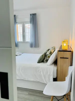 Cama o camas de una habitación en ALAUDAE Apartamentos Parking Gratis