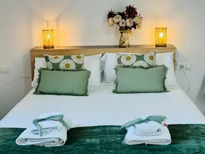 Cama o camas de una habitación en ALAUDAE Apartamentos Parking Gratis