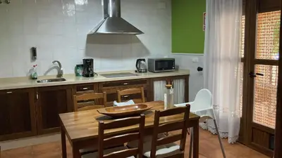 Una cocina o zona de cocina en Villa La Parra en el corazón de la Sierra de Gata TR-CC-00464