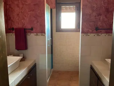 Un baño de Villa La Parra en el corazón de la Sierra de Gata TR-CC-00464