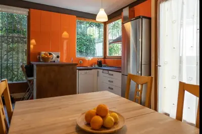 Una cocina o zona de cocina en Casa Rural La Vera, Terraza con Barbacoa y Vistas a la Sierra