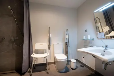 Un baño de Hotel CampusPHI
