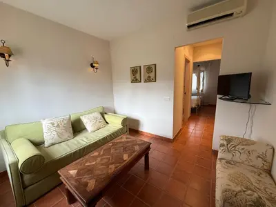 Una televisión o centro de entretenimiento en Casa Rural La Sierra de Monfragüe
