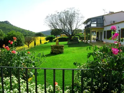 Jardín al aire libre en Casa Rural La Sierra de Monfragüe