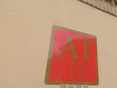 Certificado, premio, señal o documento que está expuesto en Alojamiento Castelar