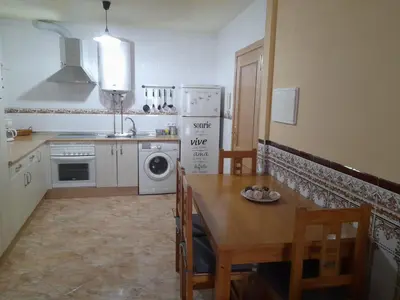 Una cocina o zona de cocina en Alojamiento Castelar
