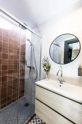 Un baño de Apartamentos El Patio, Plaza Mayor Trujillo