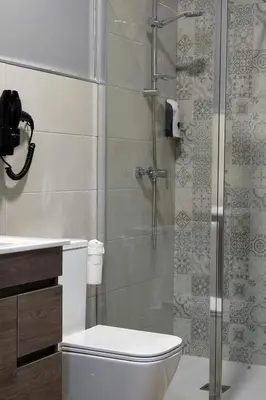 Un baño de Apartamentos Las trece llaves