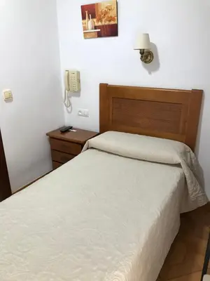 Cama o camas de una habitación en Hostal Argentina EN CACERES