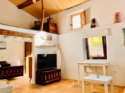 Una televisión o centro de entretenimiento en MaderaVieja - Piscina & Jacuzzi