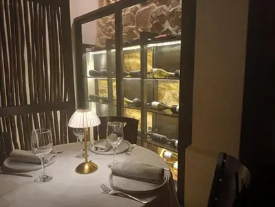 Plano de Habitación ideada para parejas con Jacuzzi, desayuno romántico y opción de cenas en su restaurante
